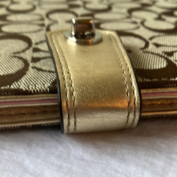Coach: Brown Signature iPad case/holder with pink inside - Picture 13 of 16